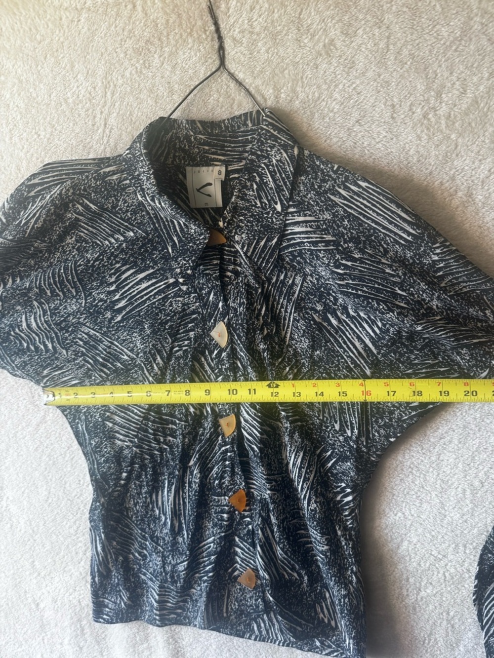 Julie V England 100% Silk 90s Abstract Animal Print Blouse 8 Top Light Blue Tan - Picture 15 of 16